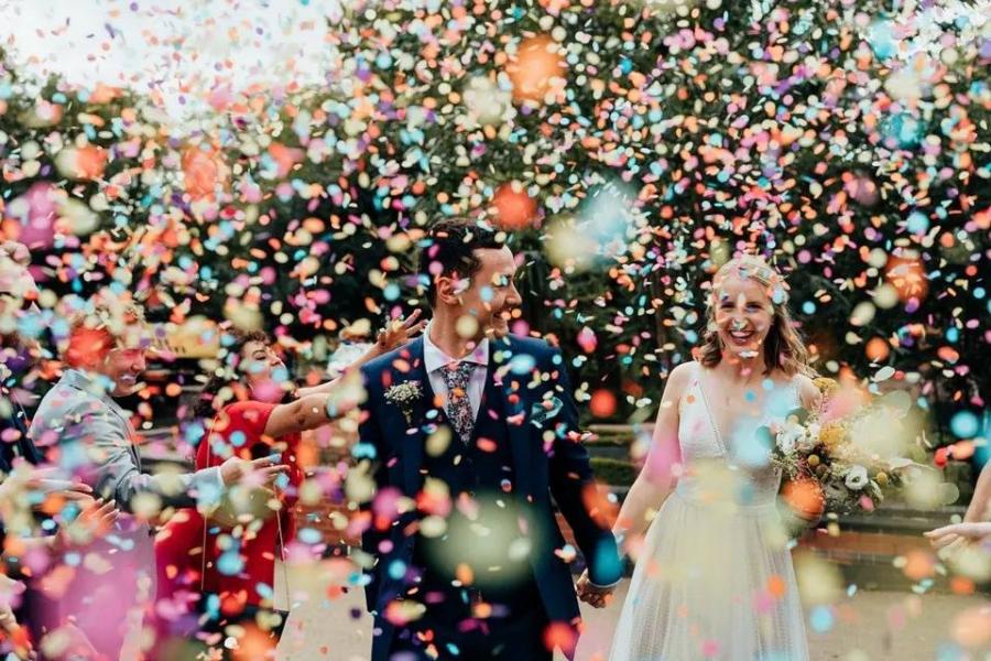 123693-colourful-wedding-confetti-couple