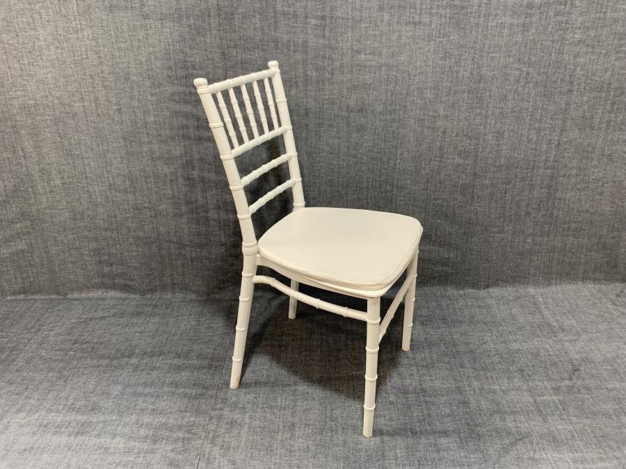 Սպիտակ աթոռ պլաստմասե