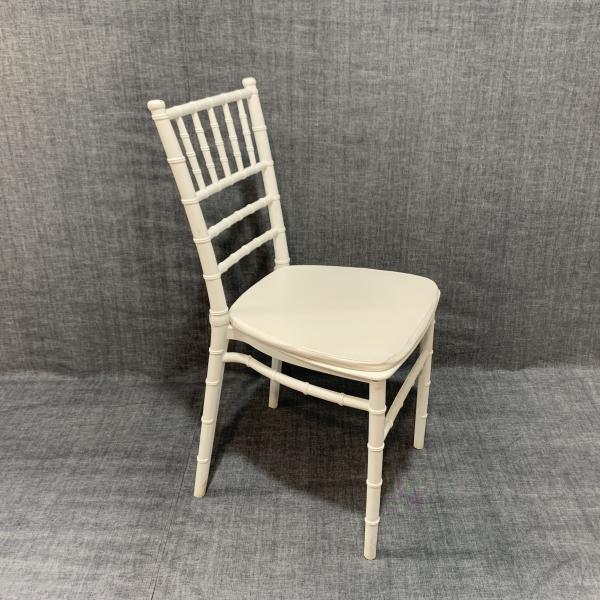 Սպիտակ աթոռ պլաստմասե